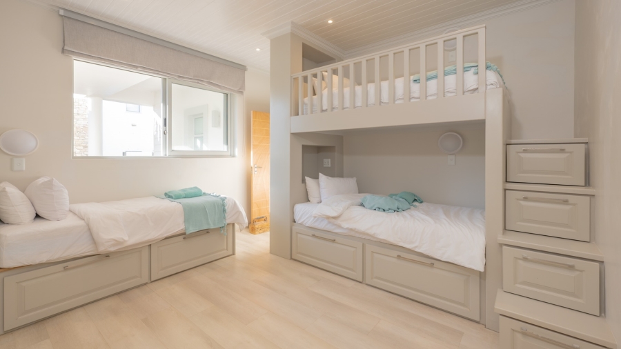 6 Bedroom Property for Sale in Struisbaai Western Cape